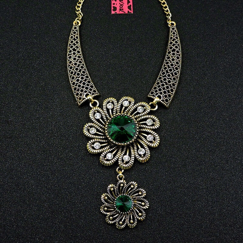 Betsey Johnson Dark Green Flower Pendant  Necklace